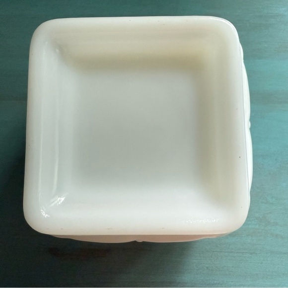 Anchor Hocking Milk Glass White Embossed Grape Design Vase Dish - Picture 6 of 11